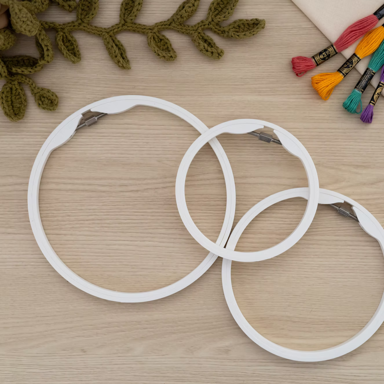 Seamless Round Embroidery Hoop – Matte Ivory White