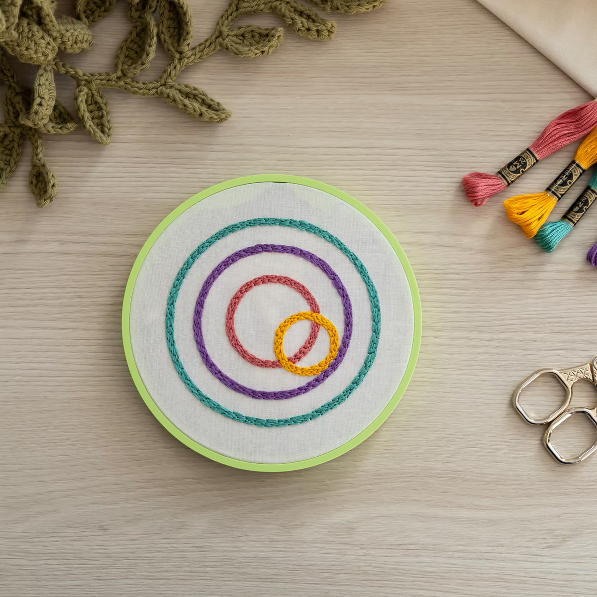 Seamless Round Embroidery Hoop – Matte Apple Green