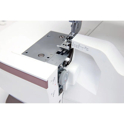 AMBER™ Air S | 500 Coverlock Machine