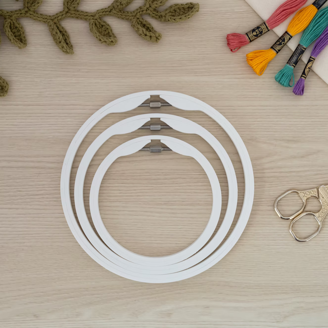 Seamless Round Embroidery Hoop – Matte Ivory White