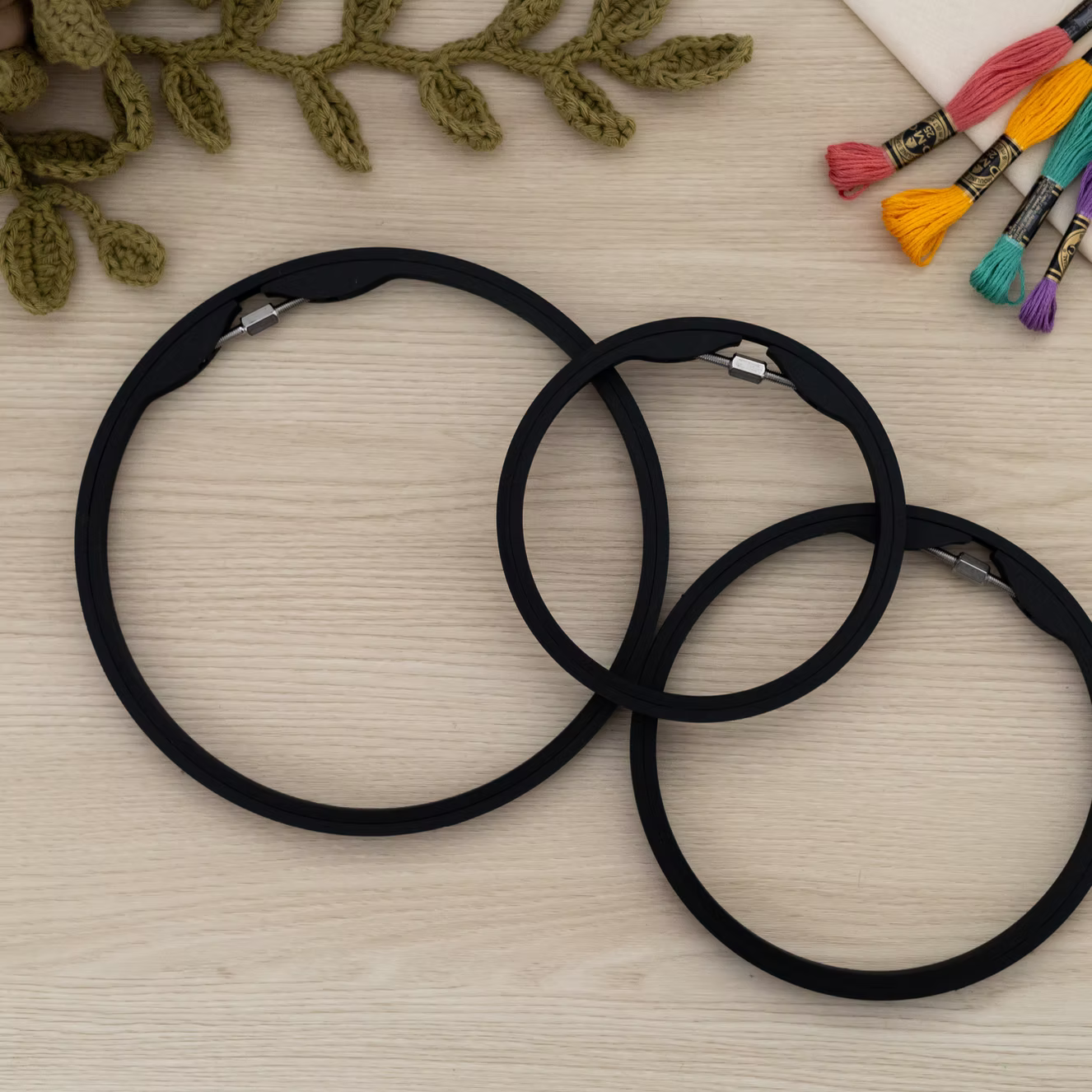 Seamless Round Embroidery Hoop – Matte Charcoal