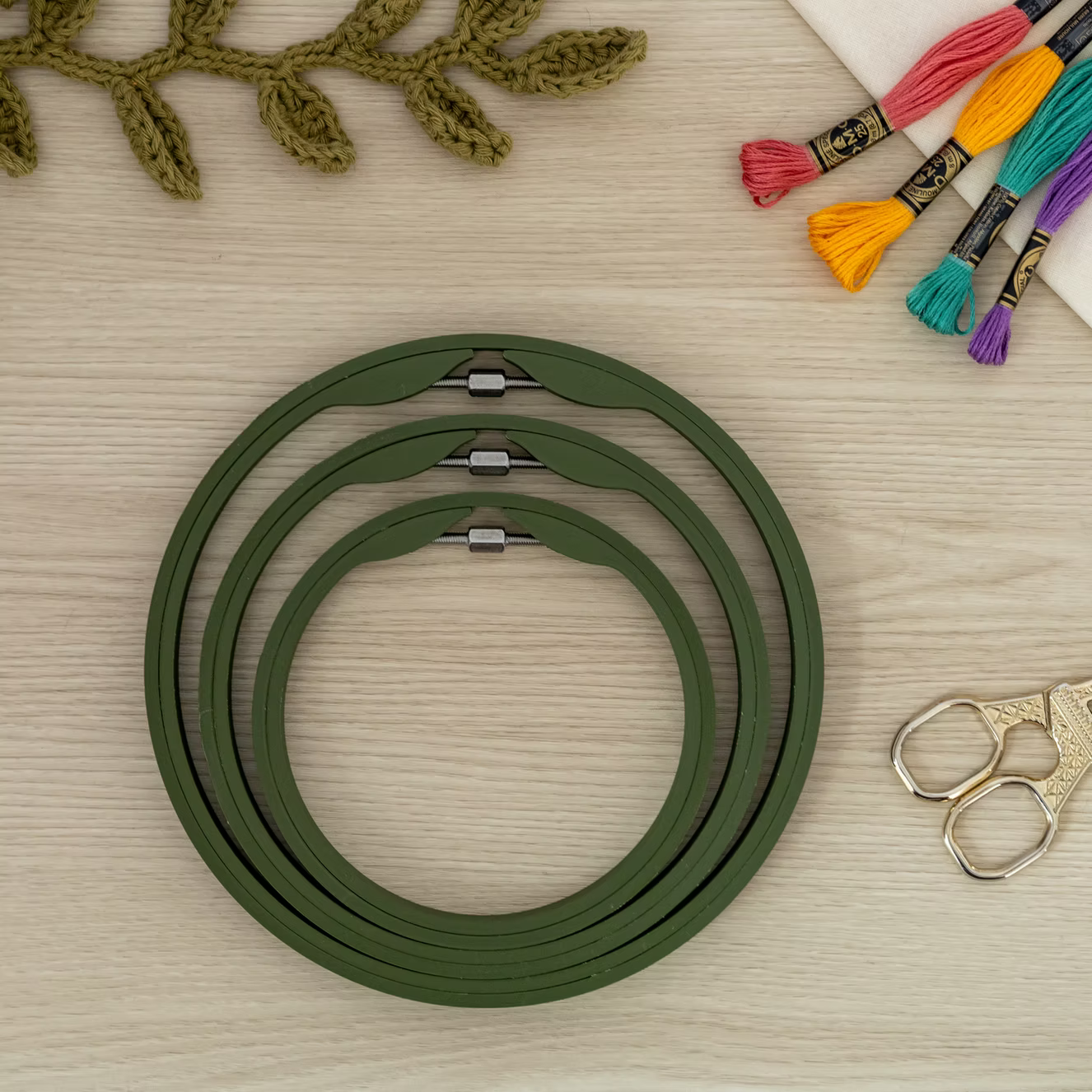 Seamless Round Embroidery Hoop – Matte Dark Green