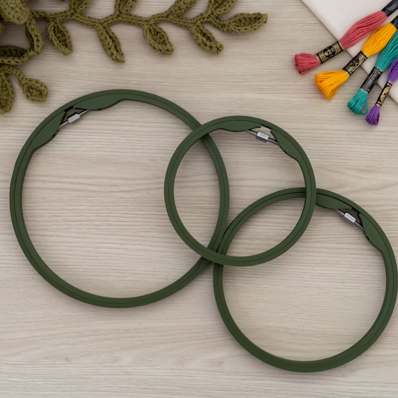 Seamless Round Embroidery Hoop – Matte Dark Green
