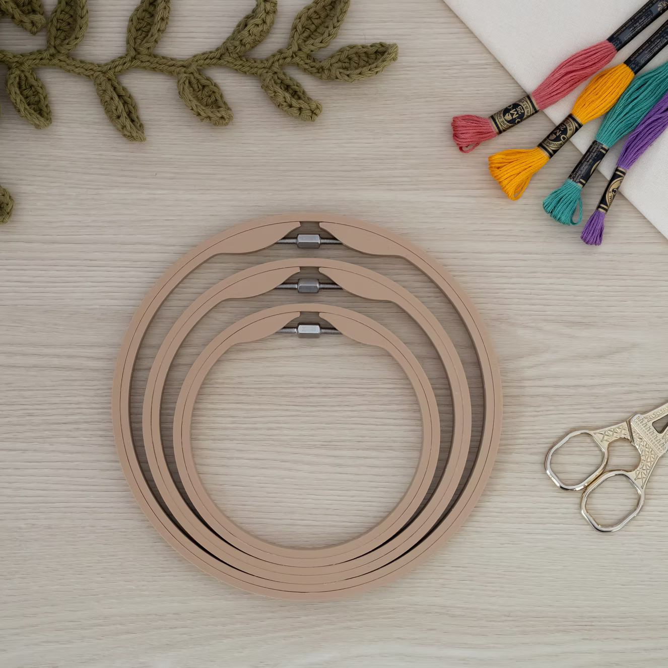 Seamless Round Embroidery Hoop – Matte Latte Brown